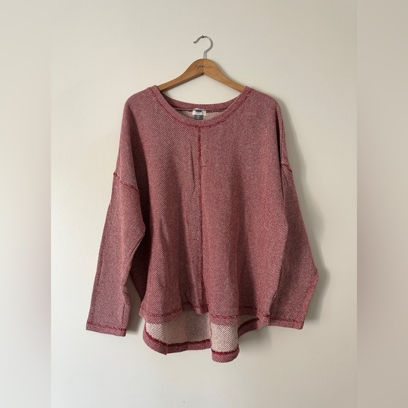 comfy red knit. - Picture 4 of 4